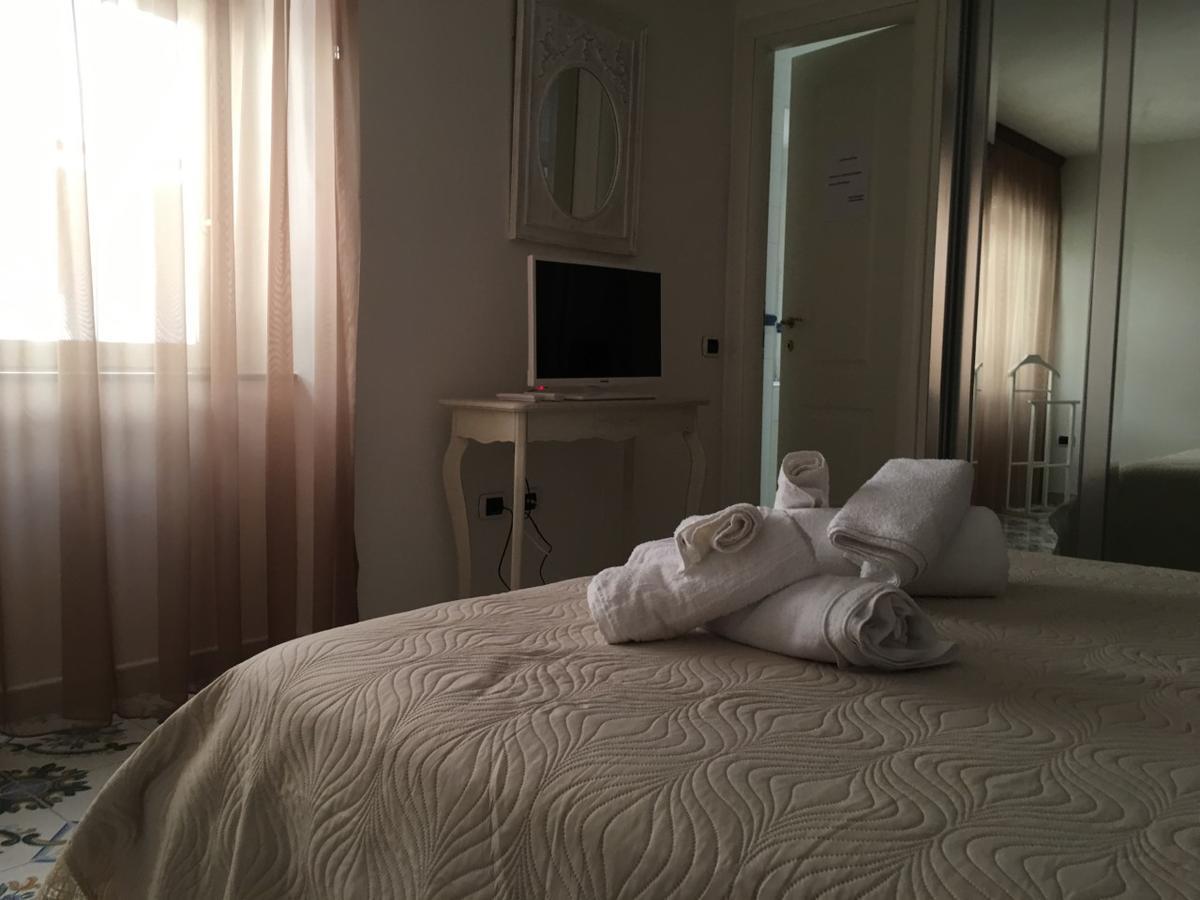 La Corte Del Re Borbone Bed & Breakfast Caserta Bagian luar foto